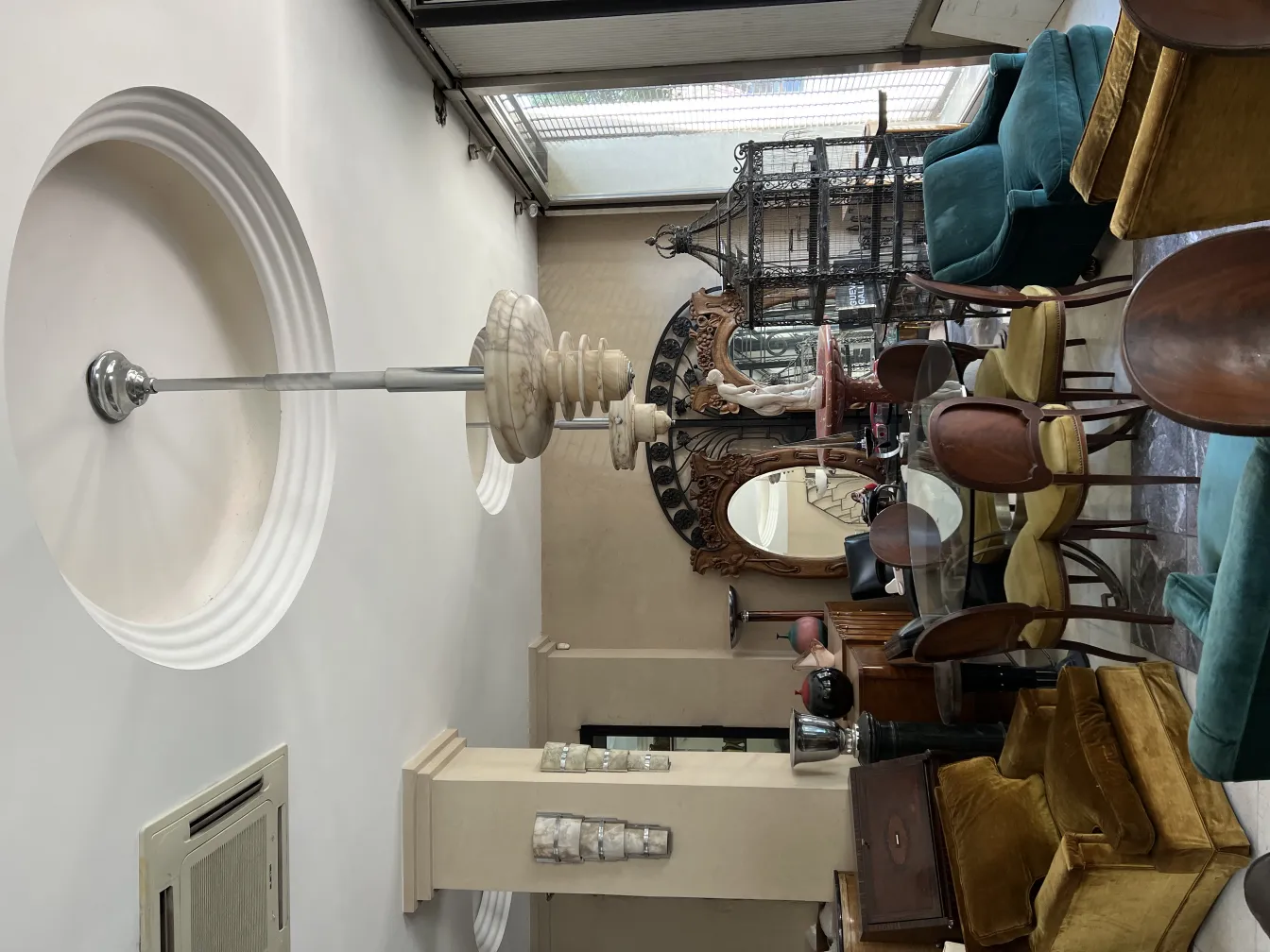 fuente antigua en un entorno decorativo elegante