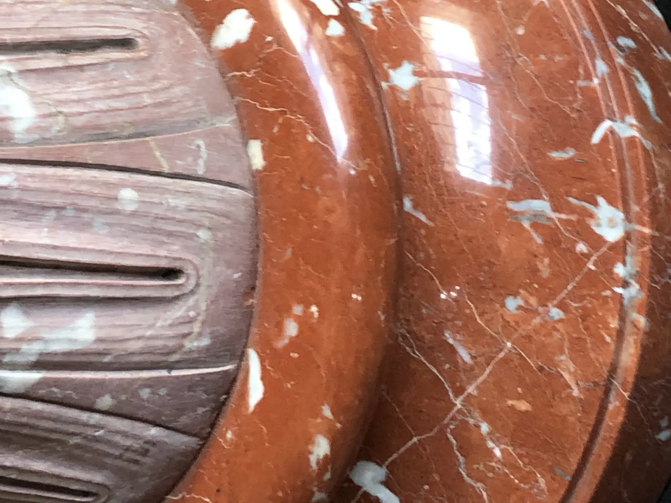 fontana antica art nouveau con dettagli decorativi curvi