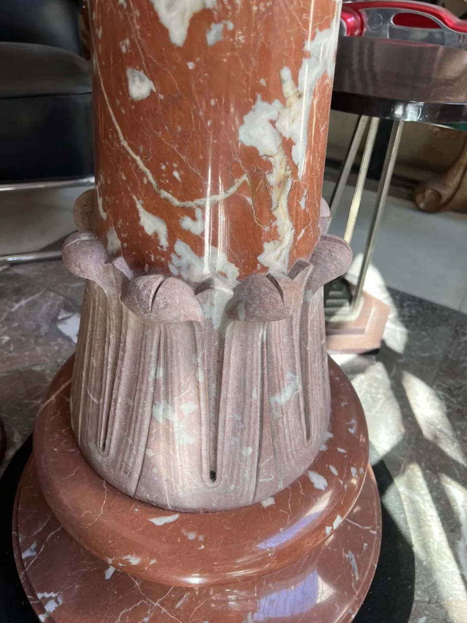 Fontana decorativa antica in stile Art Nouveau, colori caldi