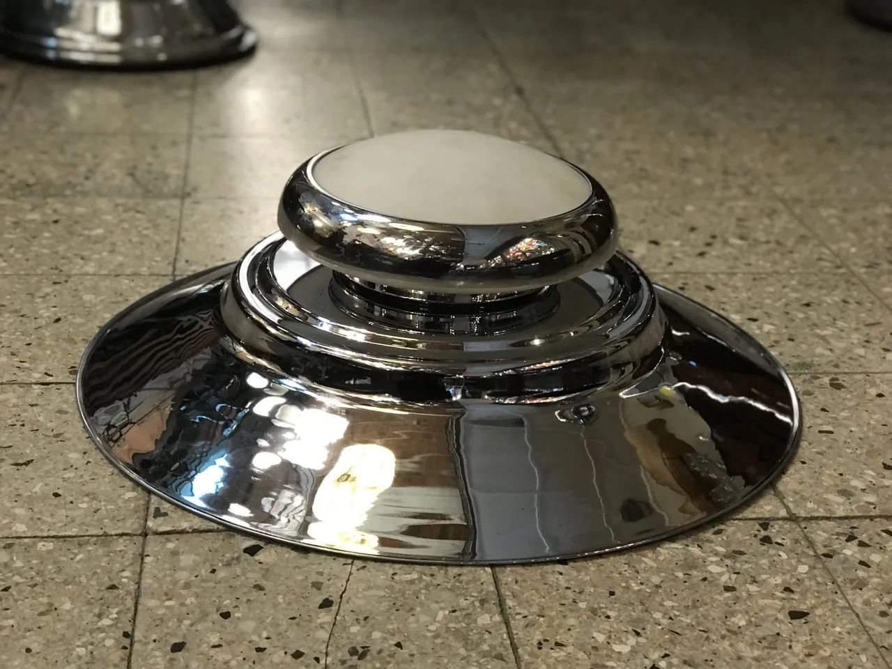 고전적인 환경에 있는 2盞吊燈