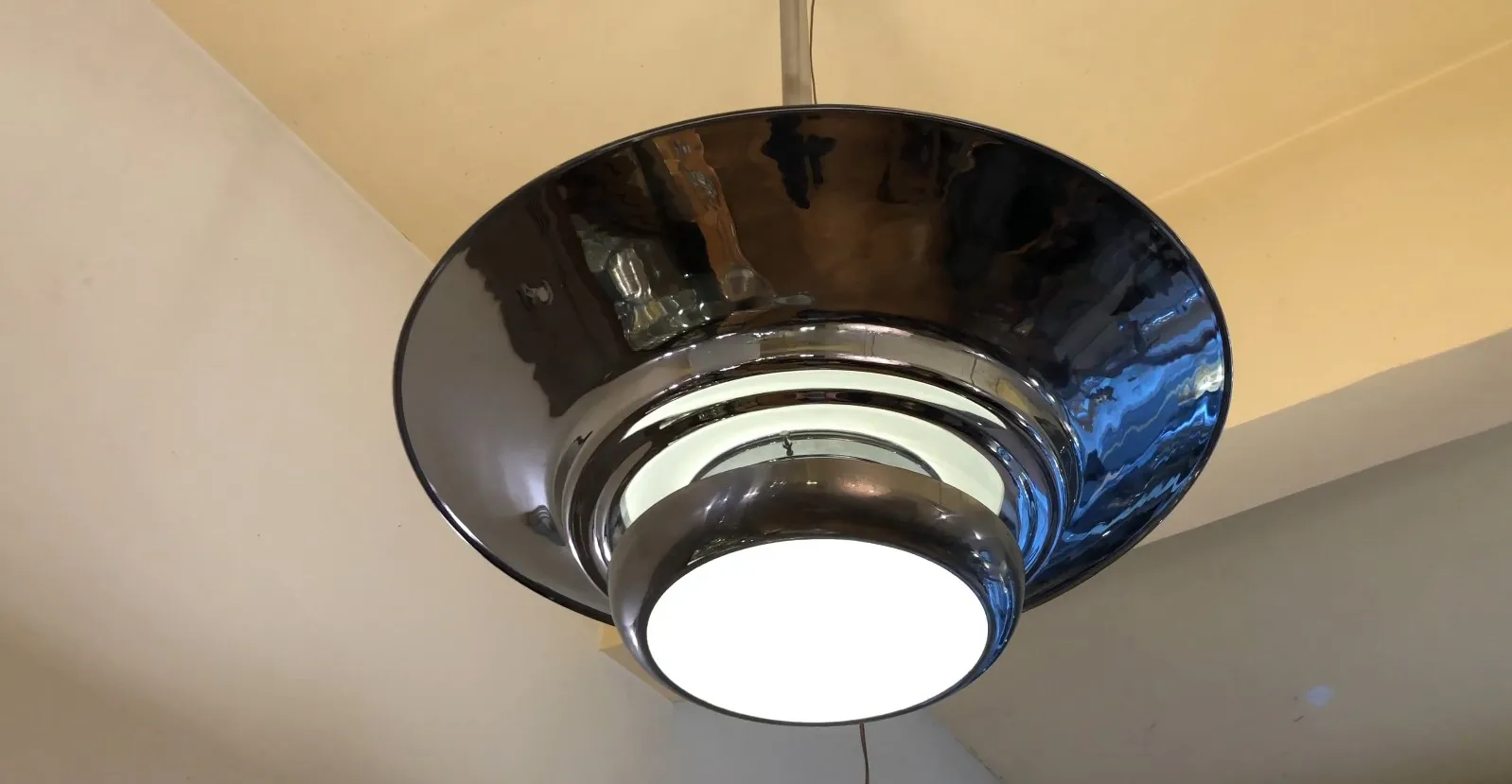 Lâmpadas de teto antigas, com design decorativo e elegante