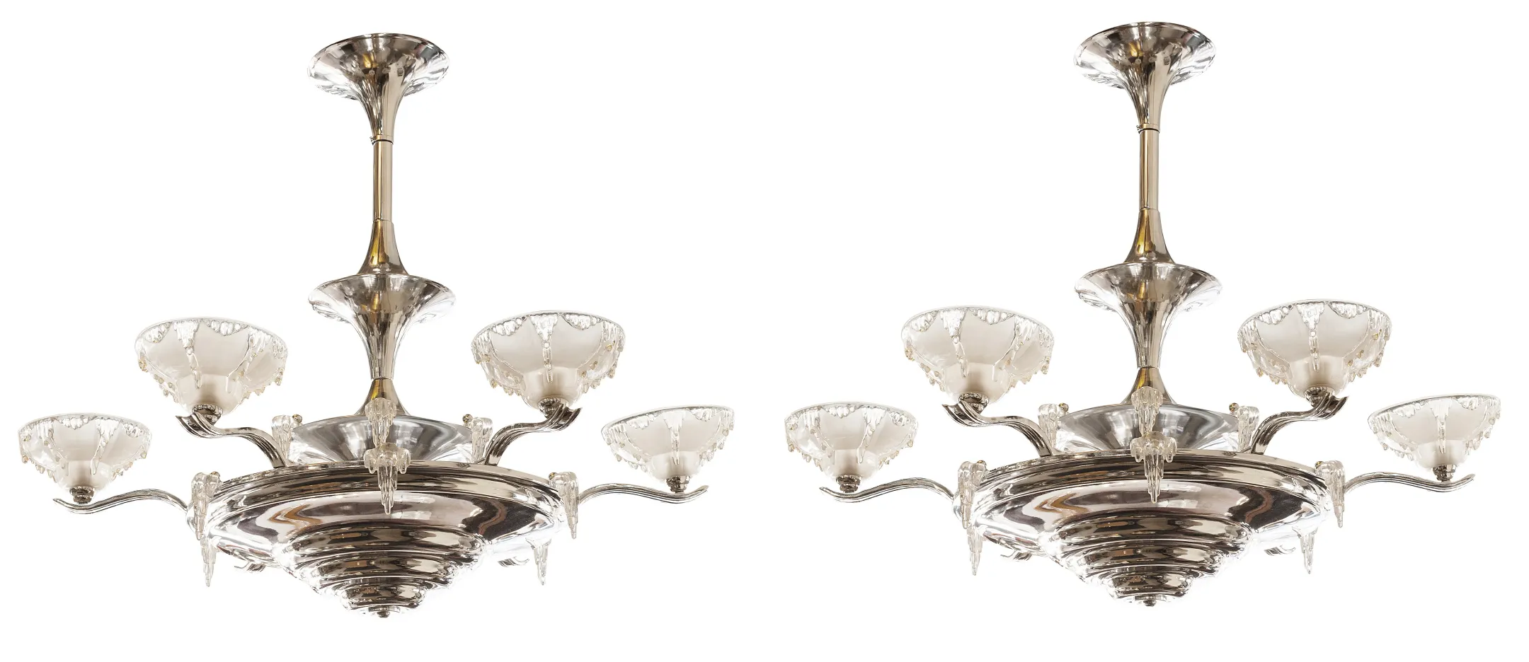 zwei antike Hängelampen mit elegantem Design und geschwungenen Armen