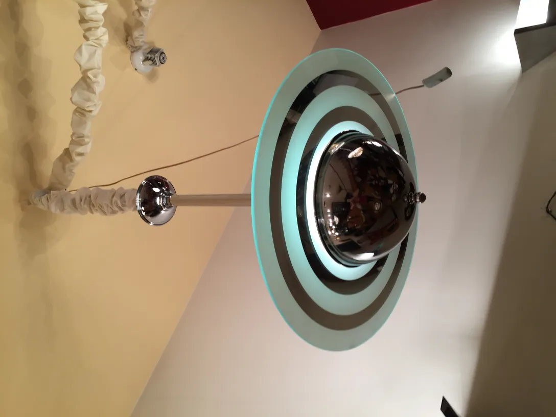 Antike Hängelampen mit markantem Design, ideal für Vintage-Dekor.