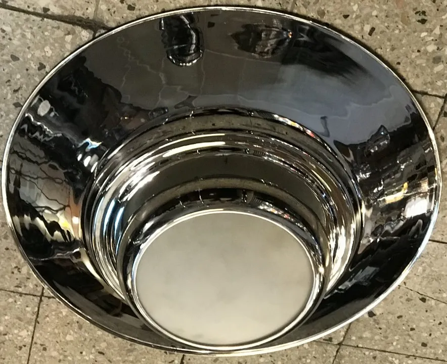 Conjunto de 2 lâmpadas de teto antigas com design elegante em um ambiente decorativo