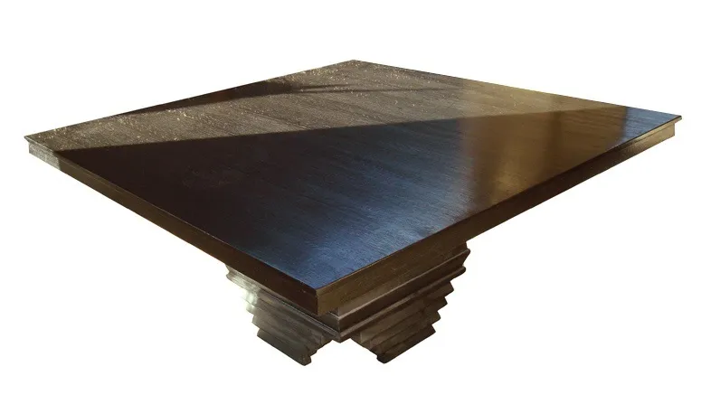 Mesa de comedor antigua para 8 personas en un ambiente elegante.