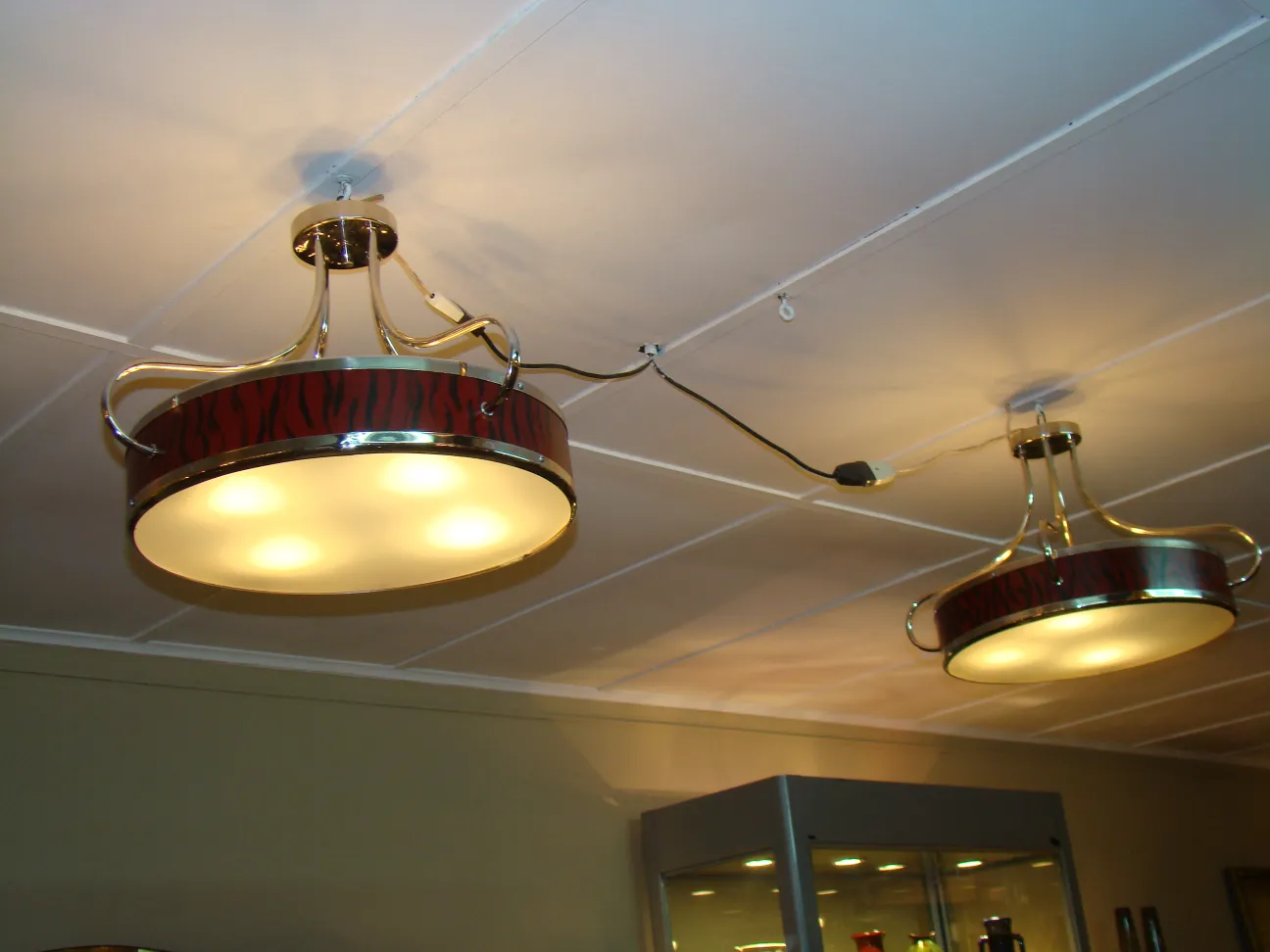 两个古董吊灯，现代设计