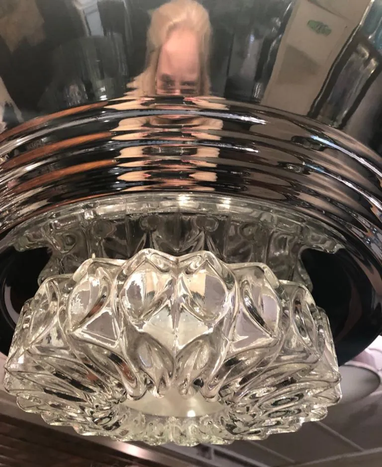 Deux lustres anciens avec verre décoratif