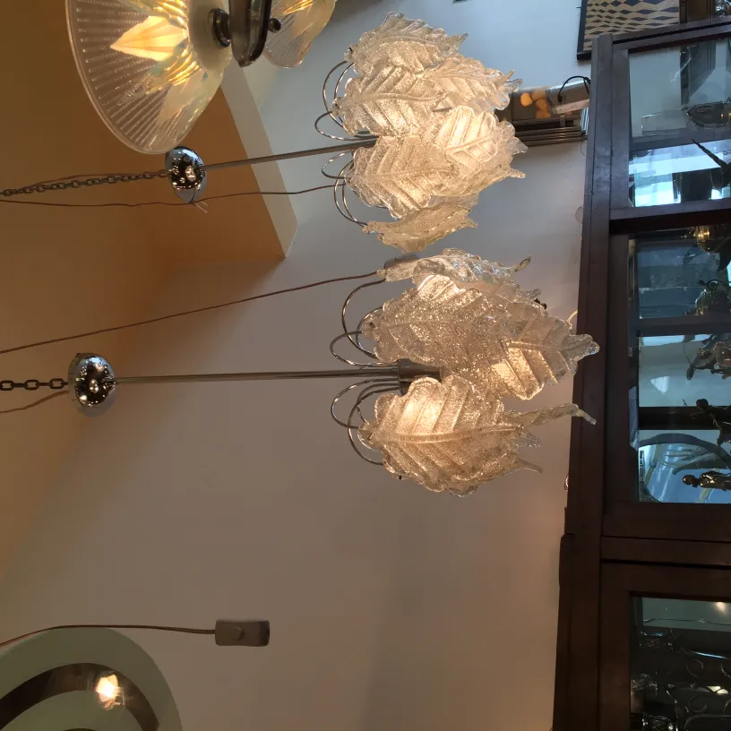 Set of 2 antique hanging lamps with elegant design, in a cozy environment.