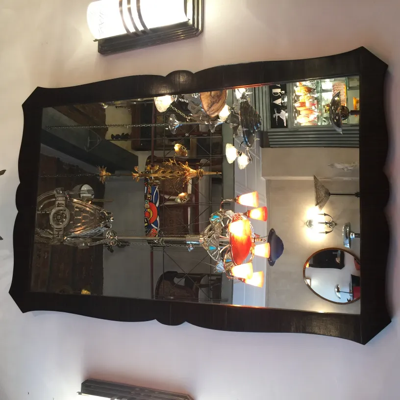 espelho antigo decorativo em um ambiente acolhedor