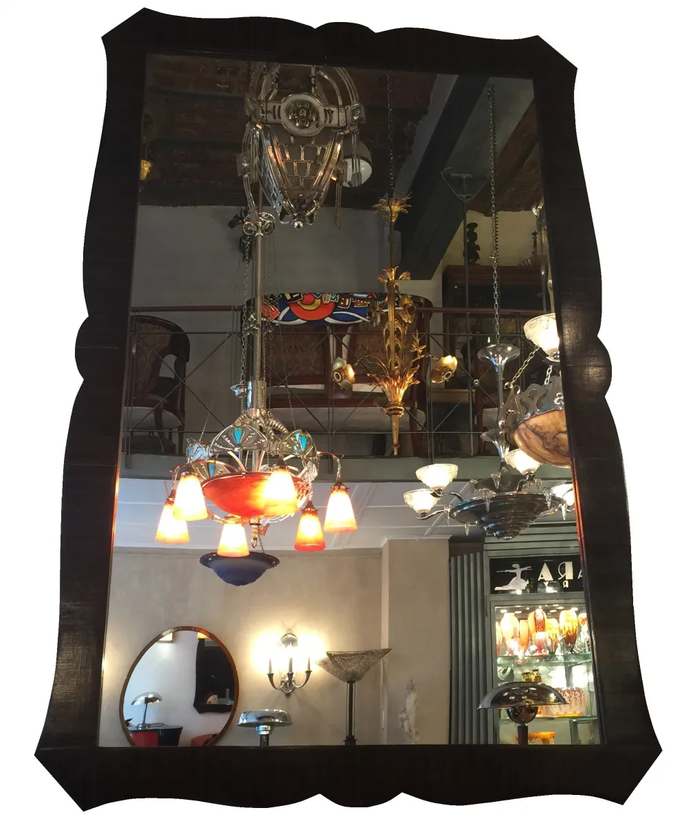 miroir ancien avec châssis courbé, arrière-plan décoratif avec lumières