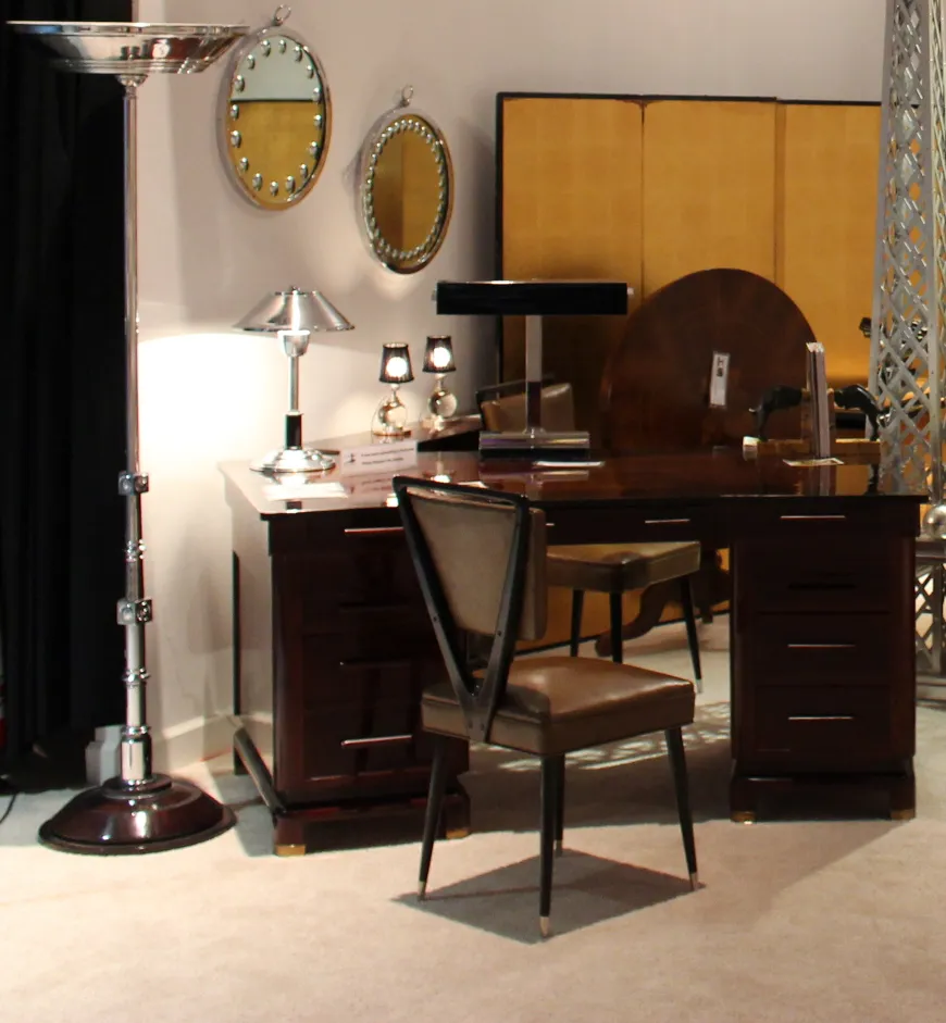 antique round decorative mirror in elegant setting