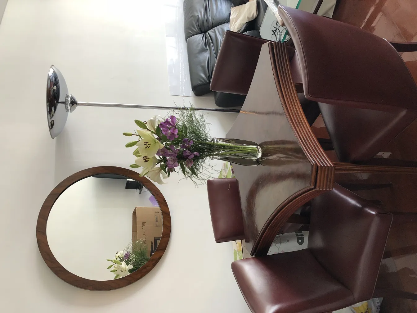 miroir rond antique dans une décoration moderne