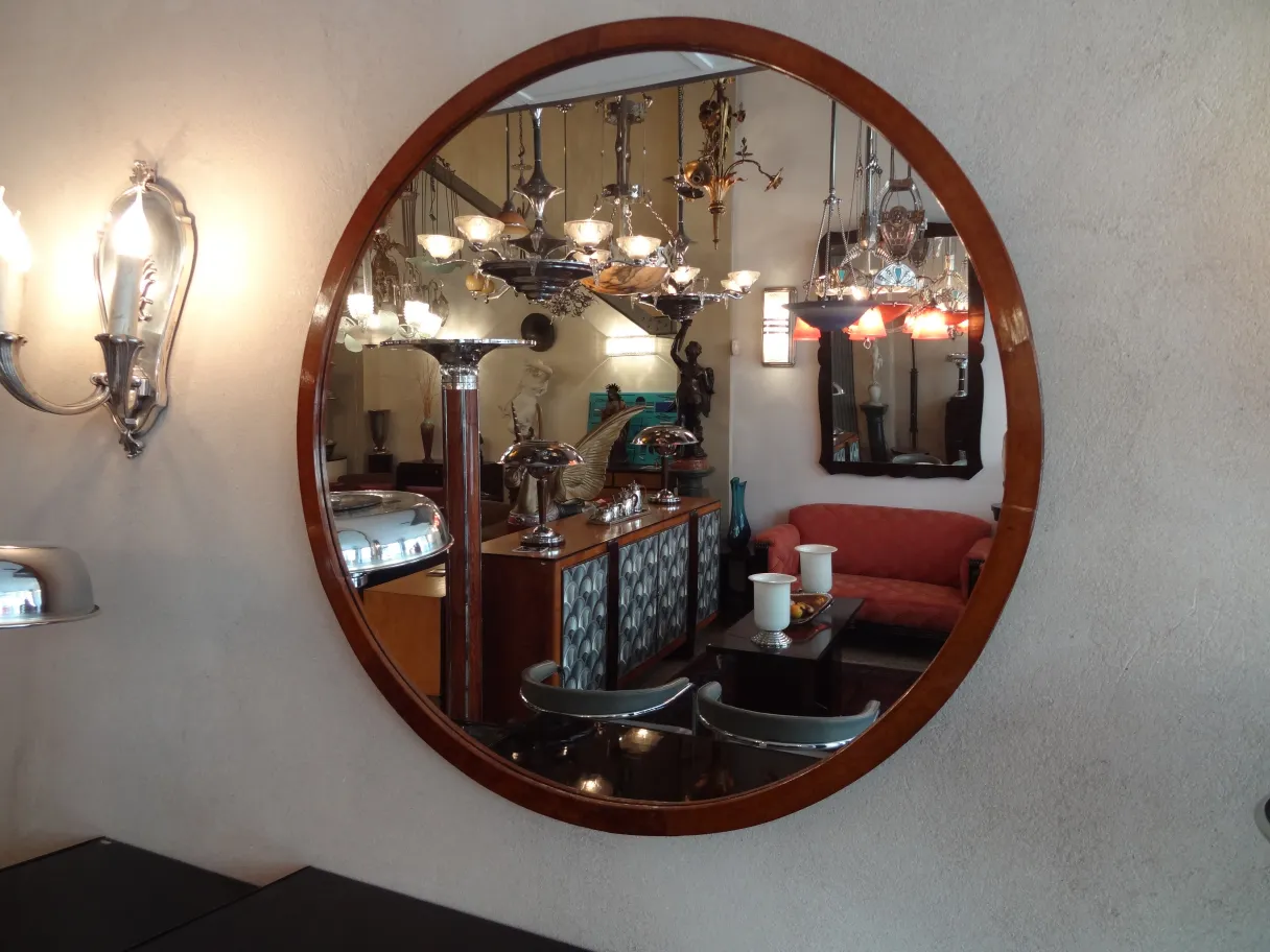 Antique round mirror with classic ambiance
