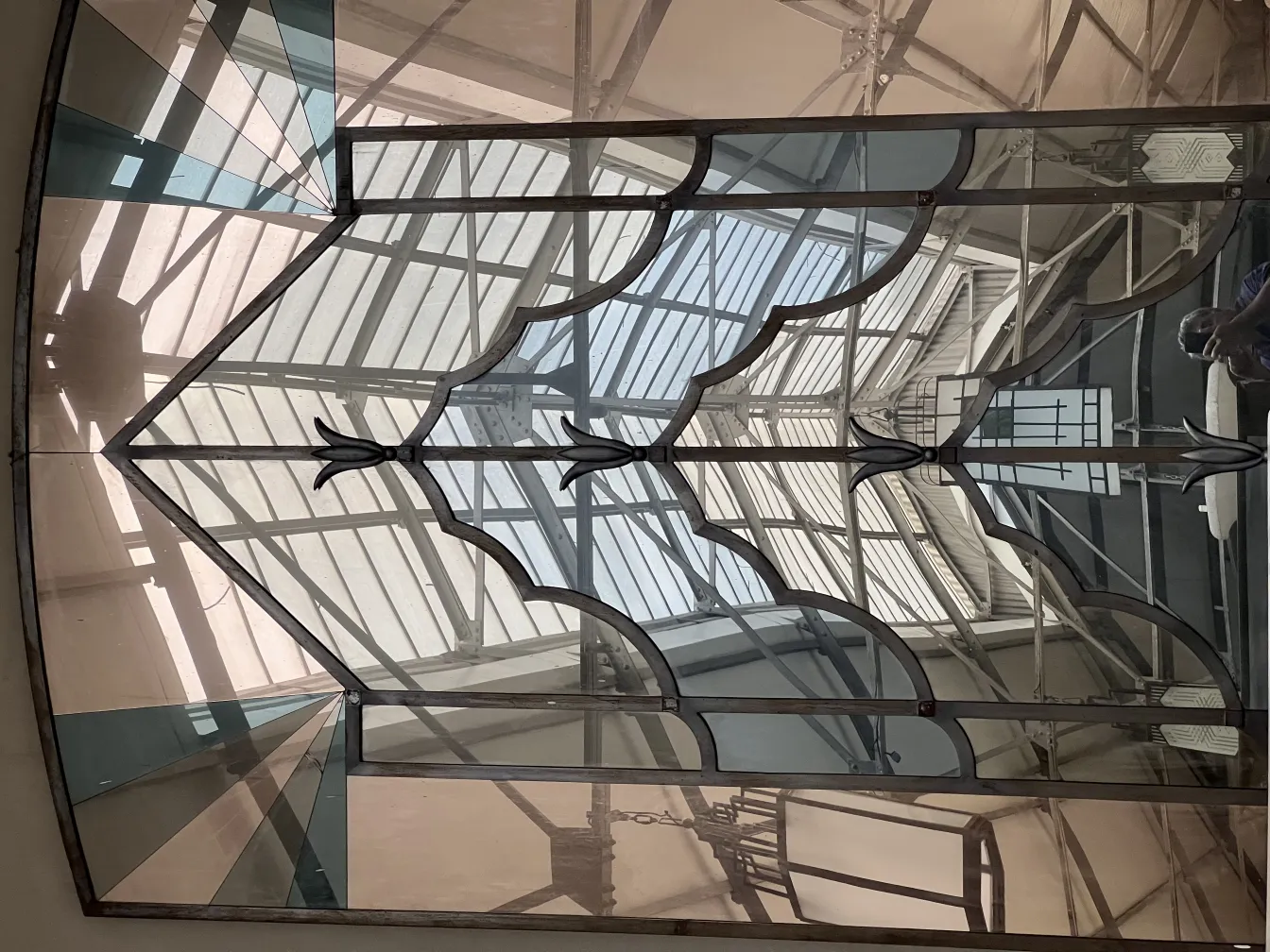 装飾的な古い鏡、複雑なデザイン