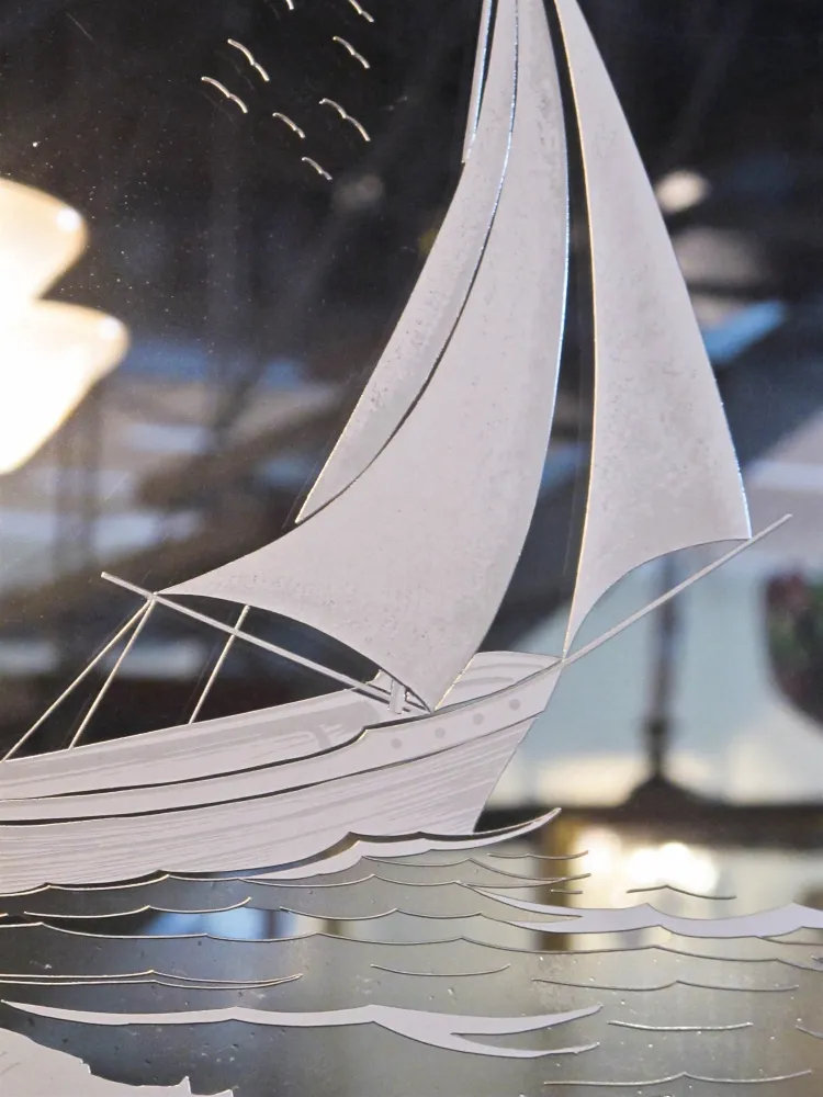 miroir ancien avec un bateau sur la mer