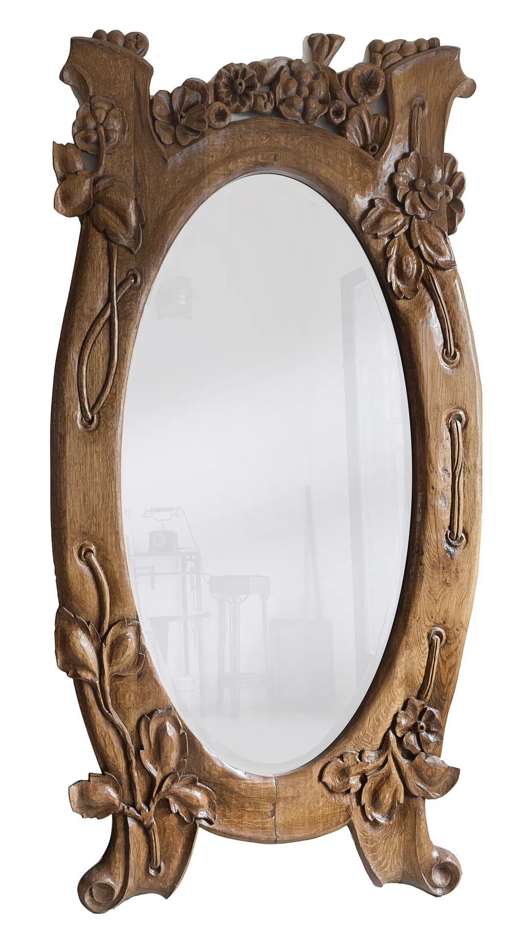 espelho antigo oval com decoração floral e ornamentação