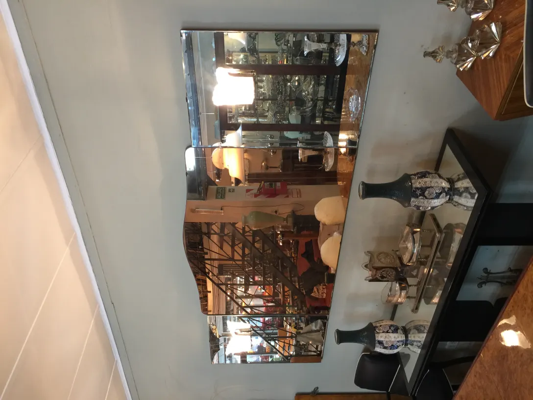 espelho antigo decorativo em um ambiente elegante