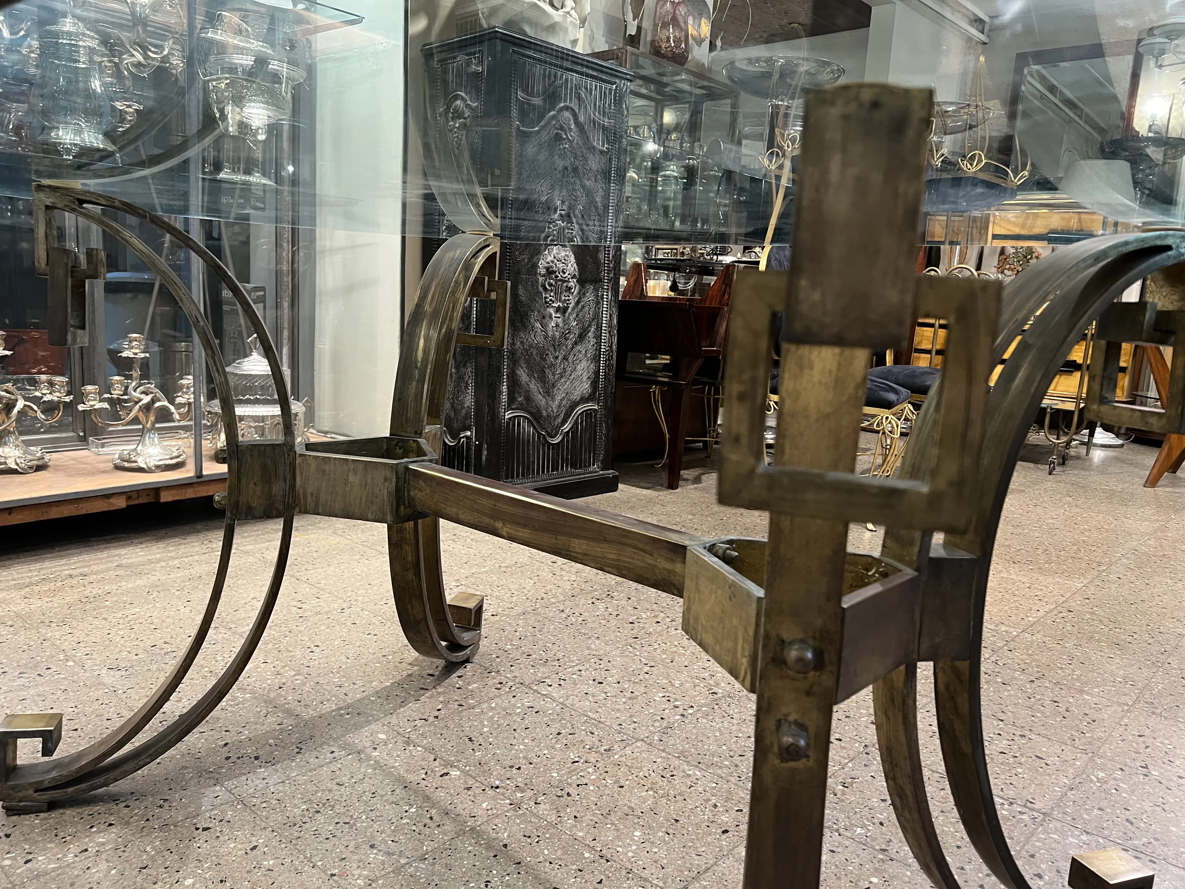 Antique dining table Art Deco, elegant and cozy space