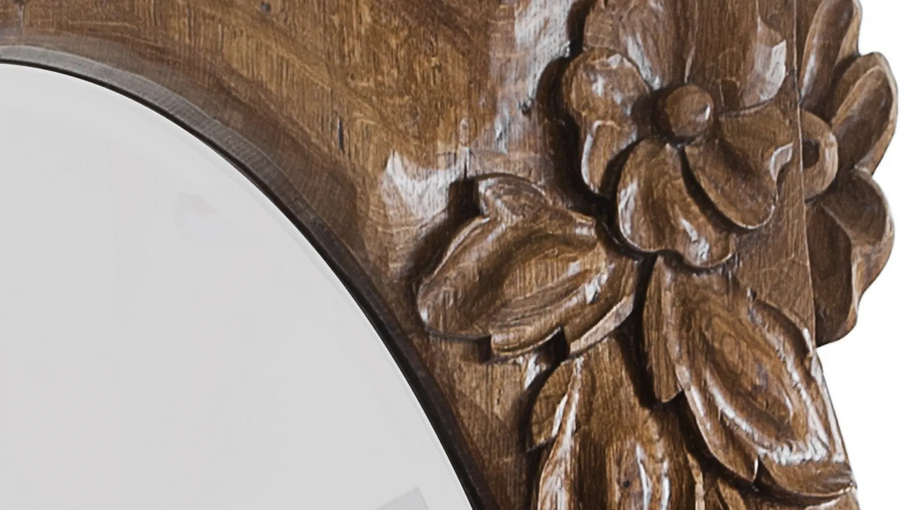 specchio antico con cornice in legno e dettagli floreali