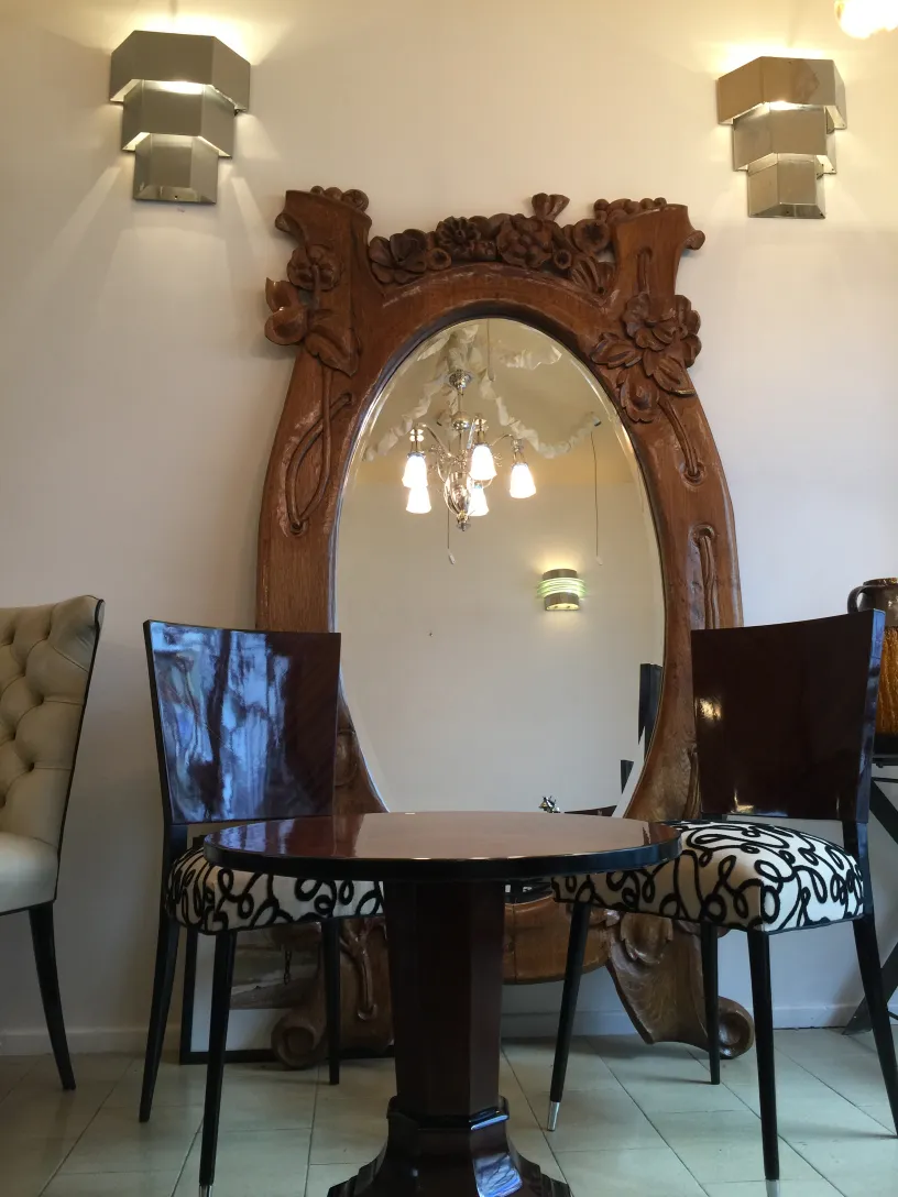 espejo antiguo decorativo en estilo art nouveau con flores