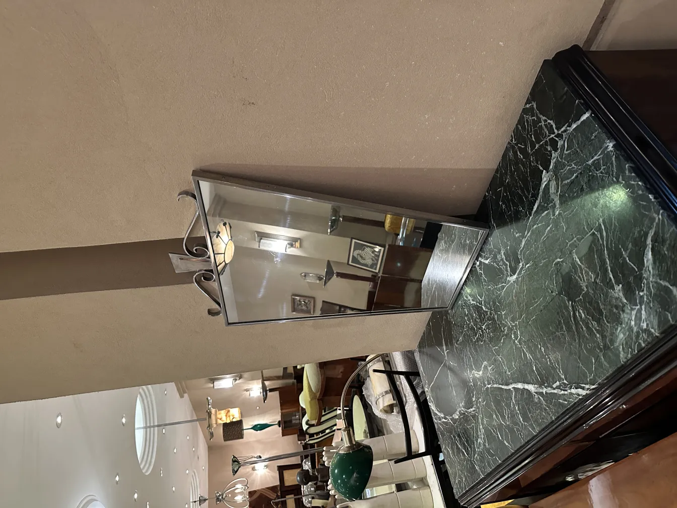 espelho antigo de mesa com bordas decorativas