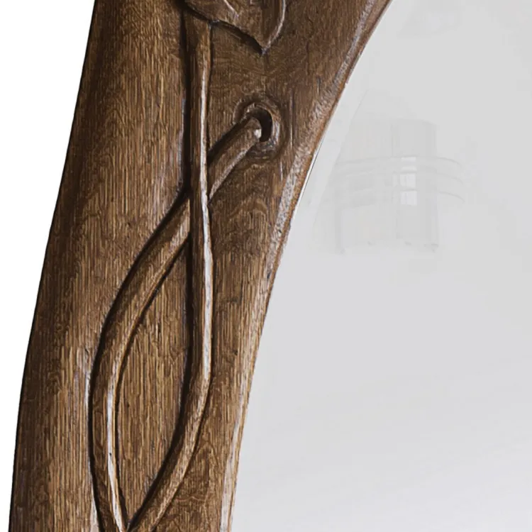 specchio antico decorato con intagli floreali