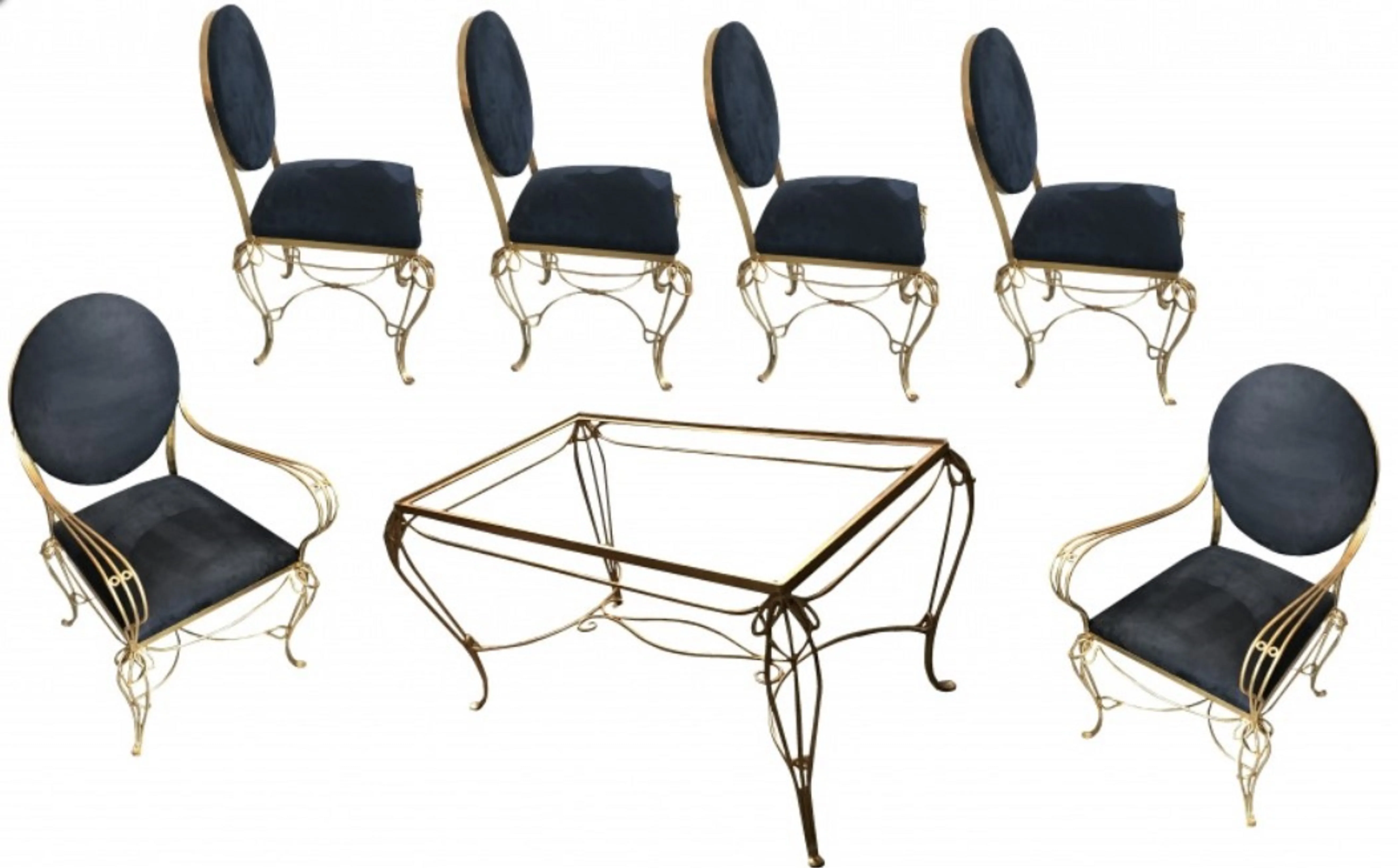 Table à manger antique avec des chaises bleues, design élégant