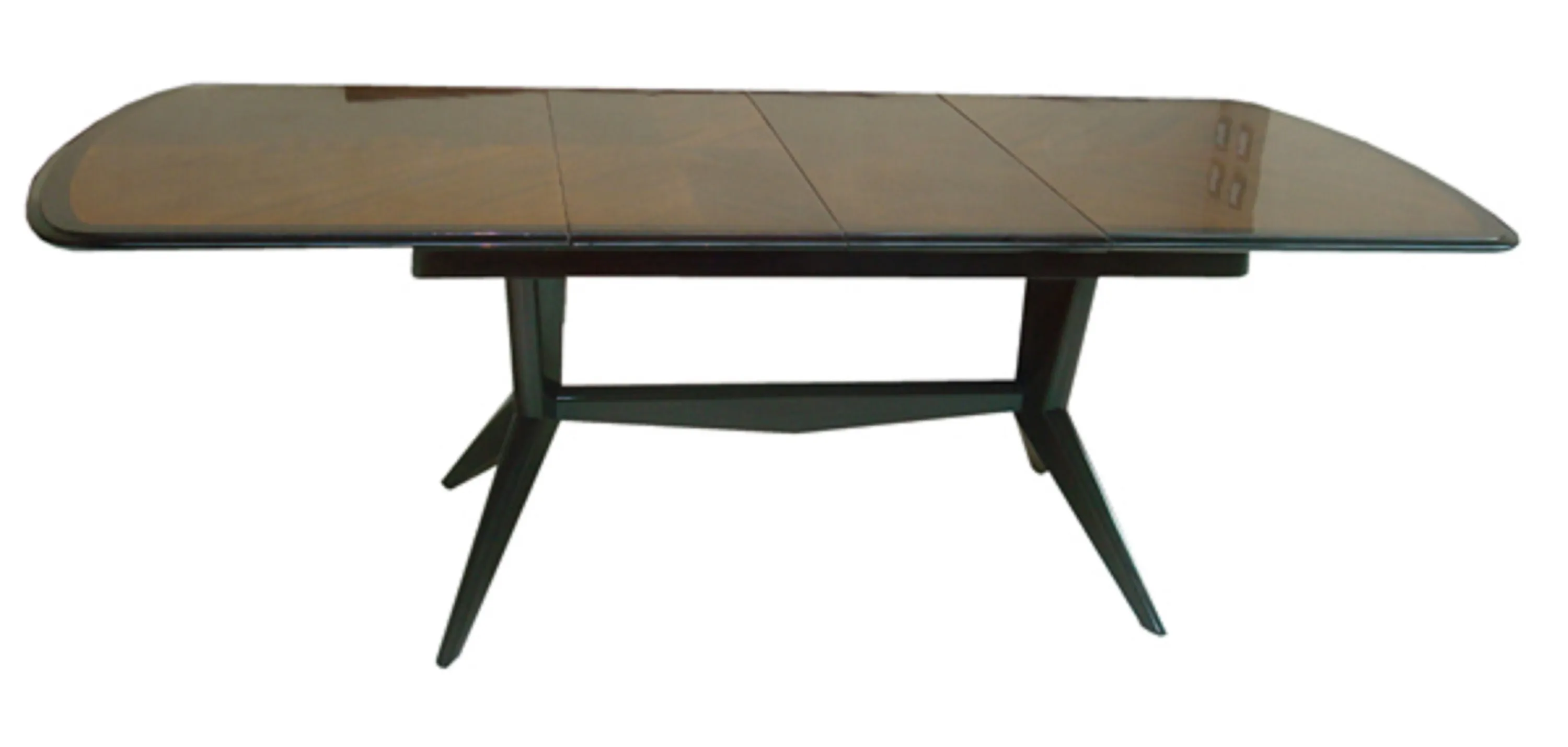 Mesa de comedor antigua de madera para 8 personas, elegante y espaciosa.