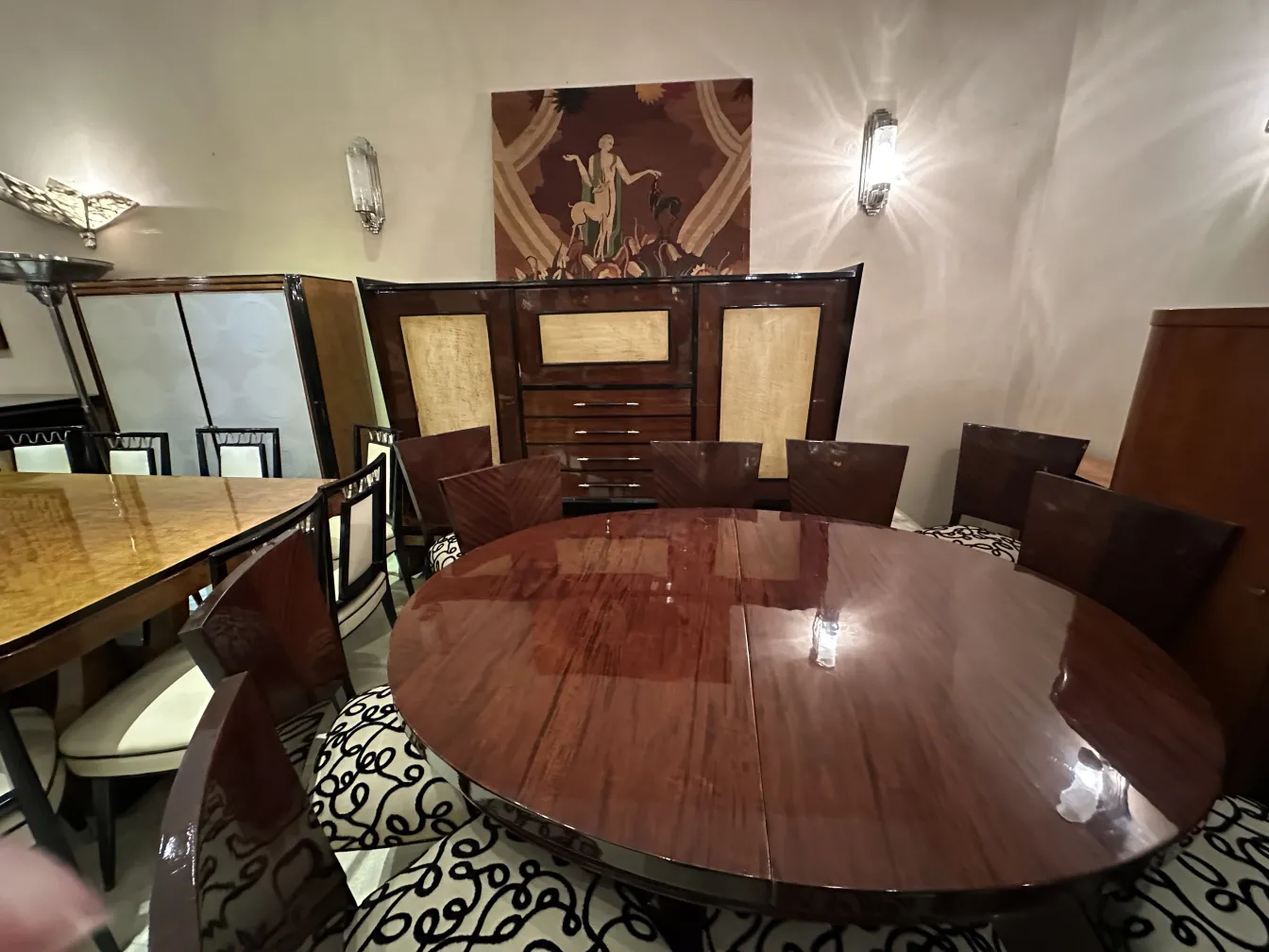 biblioteca antigua con muebles de almacenamiento