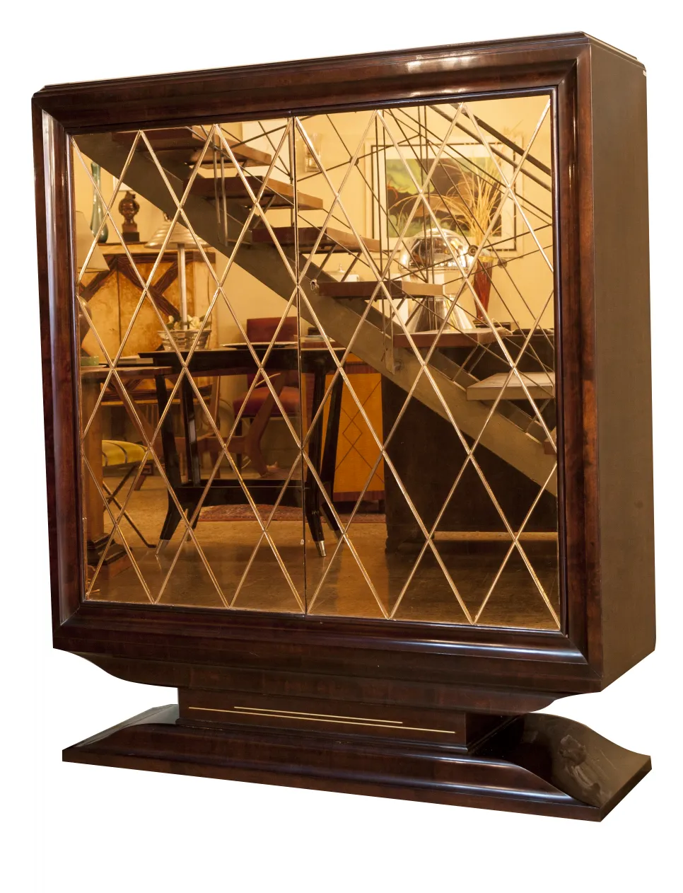 bibliothèque antique avec miroir, détails de design, ambiance chaleureuse