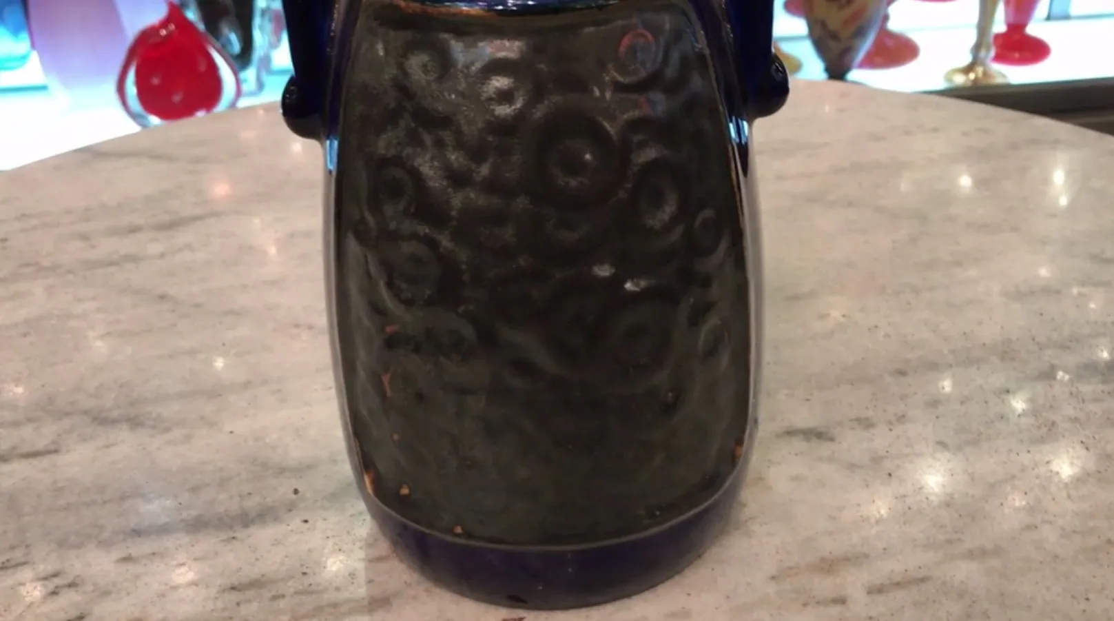 प्राचीन कारीगरी के साथ मृदभाण्ड, नरम पृष्ठभूमि