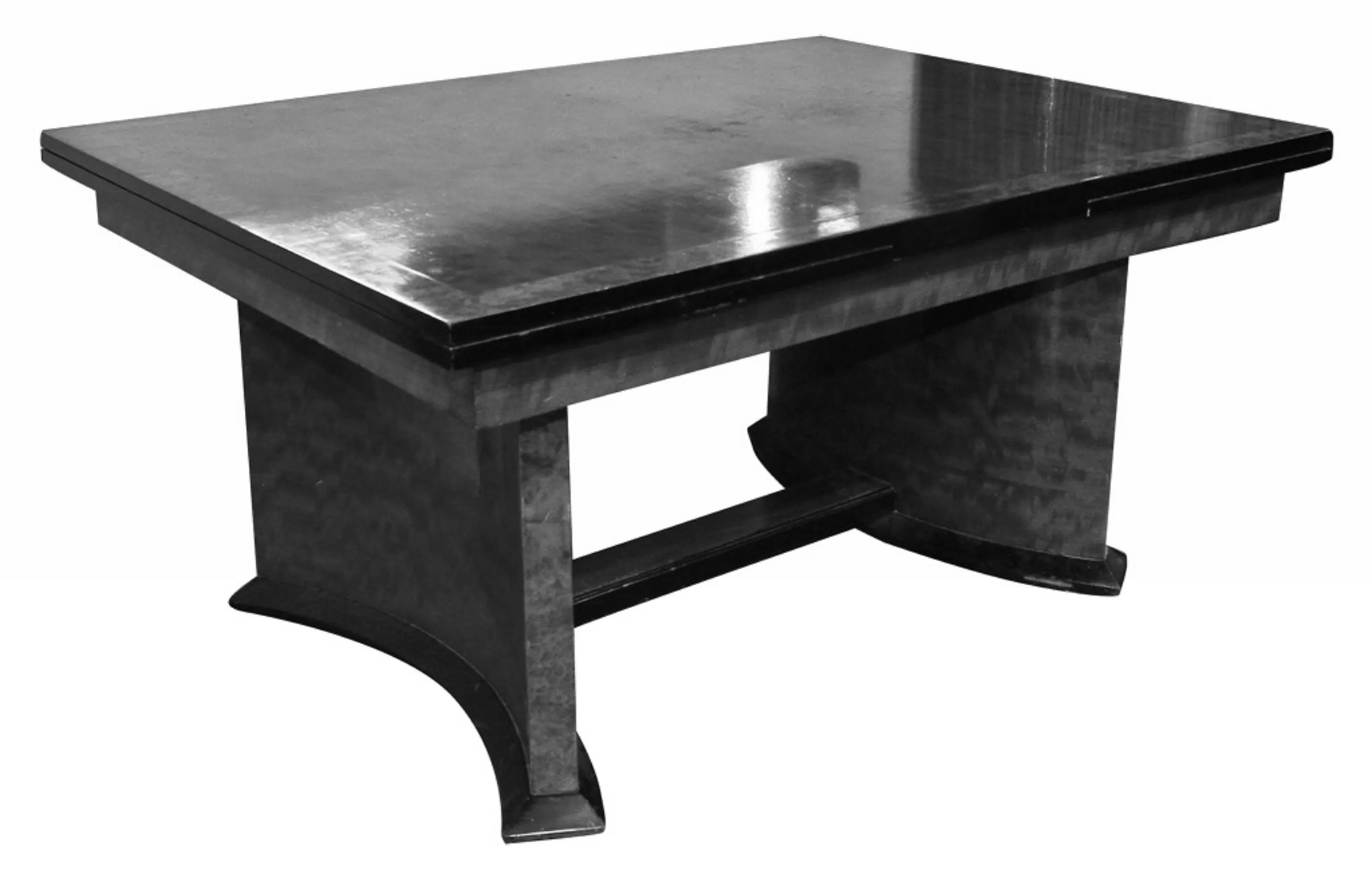 Antique dining table for 12 people, elegant ambiance