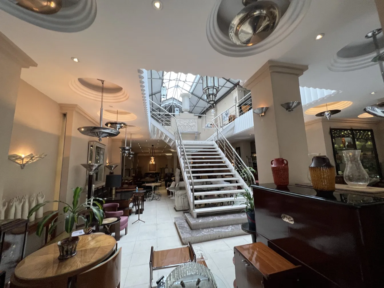 decoração de cerâmica antiga em um ambiente elegante