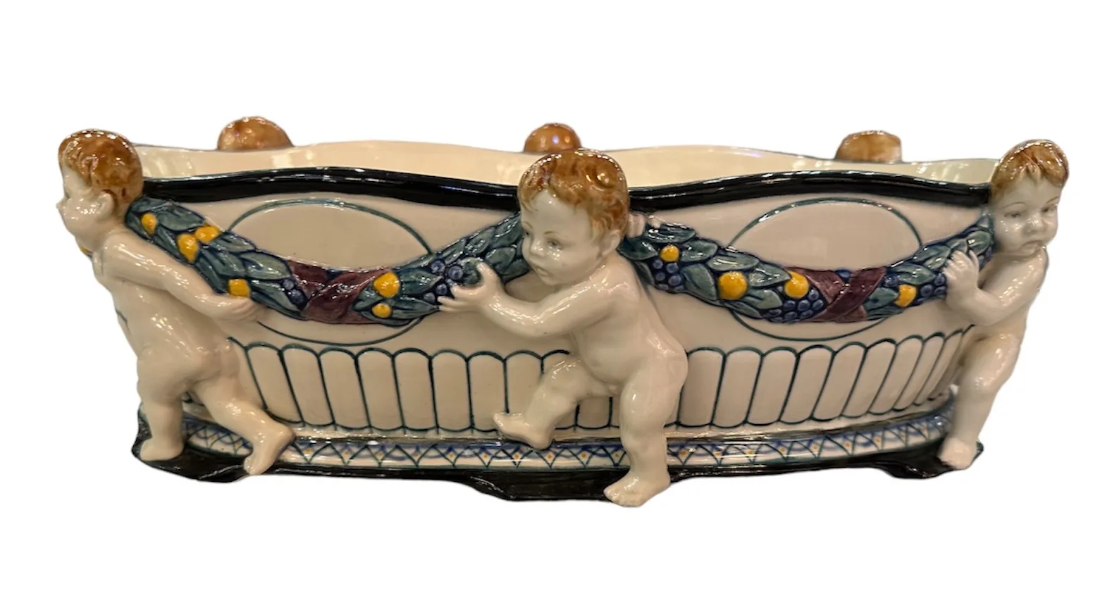 Antike Keramik dekoriert mit Kinderfiguren und Blumen.