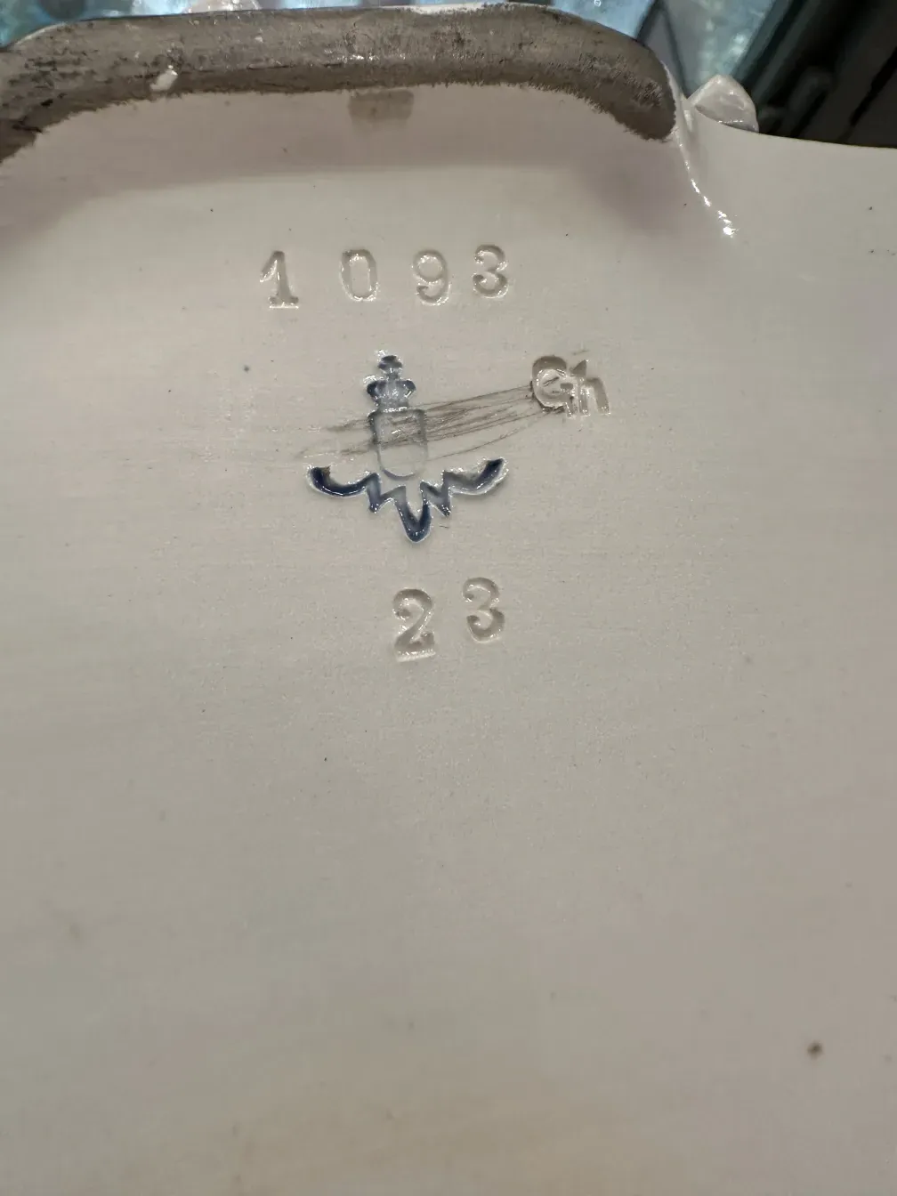 Ceramica antica della Karlsruher Majolika con marchi