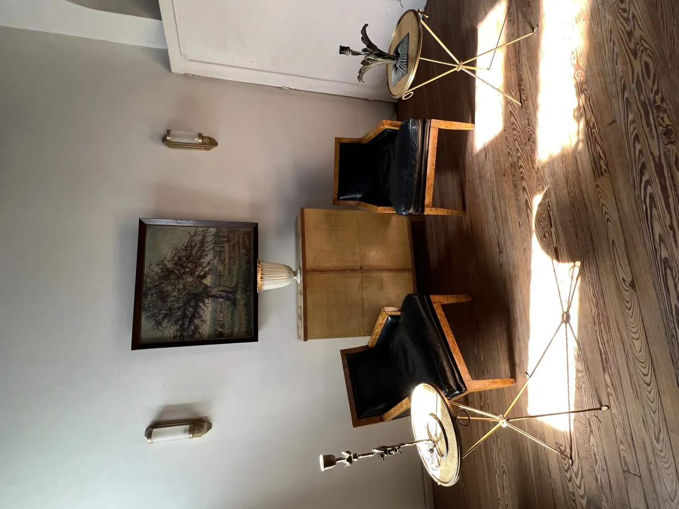 antiga cerâmica decorativa em um ambiente moderno.