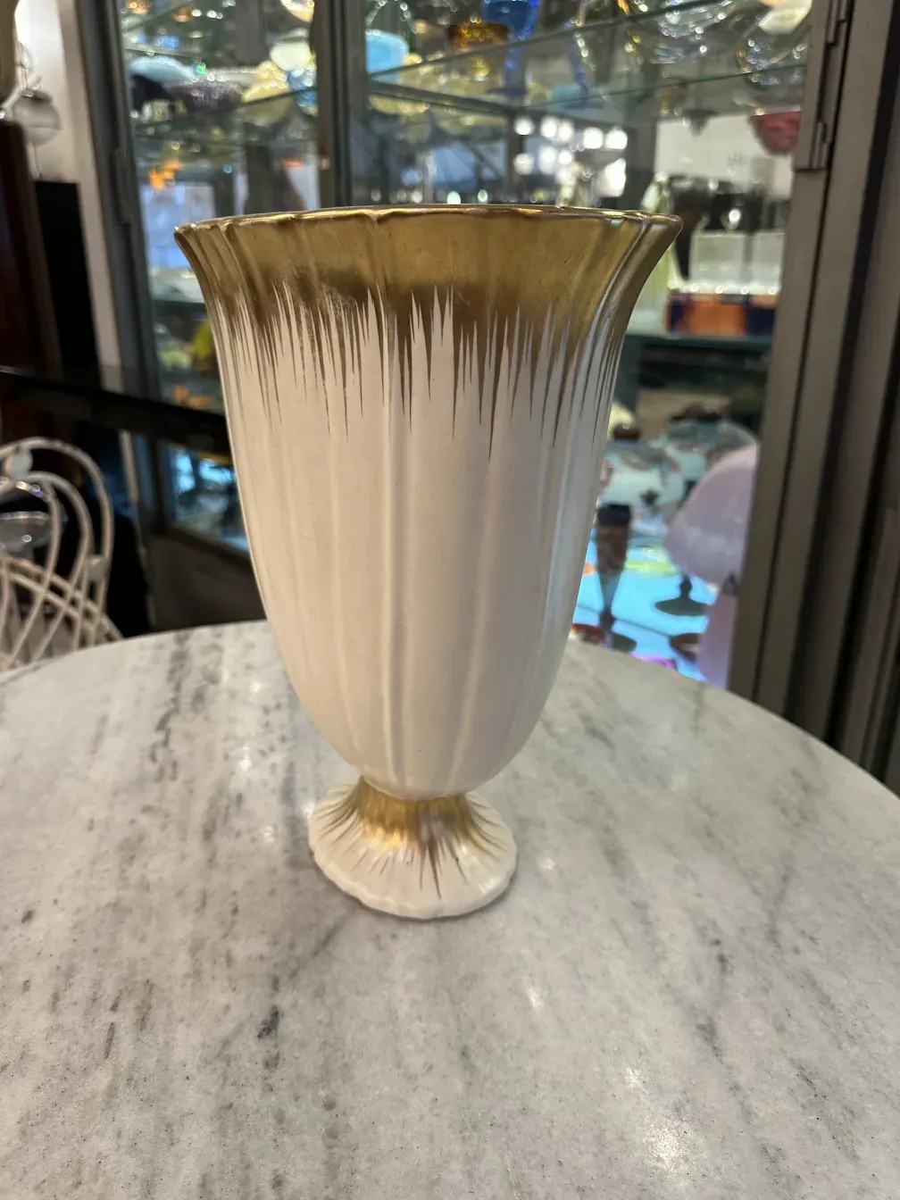 vaso de cerâmica antiga beswick com acabamentos dourados