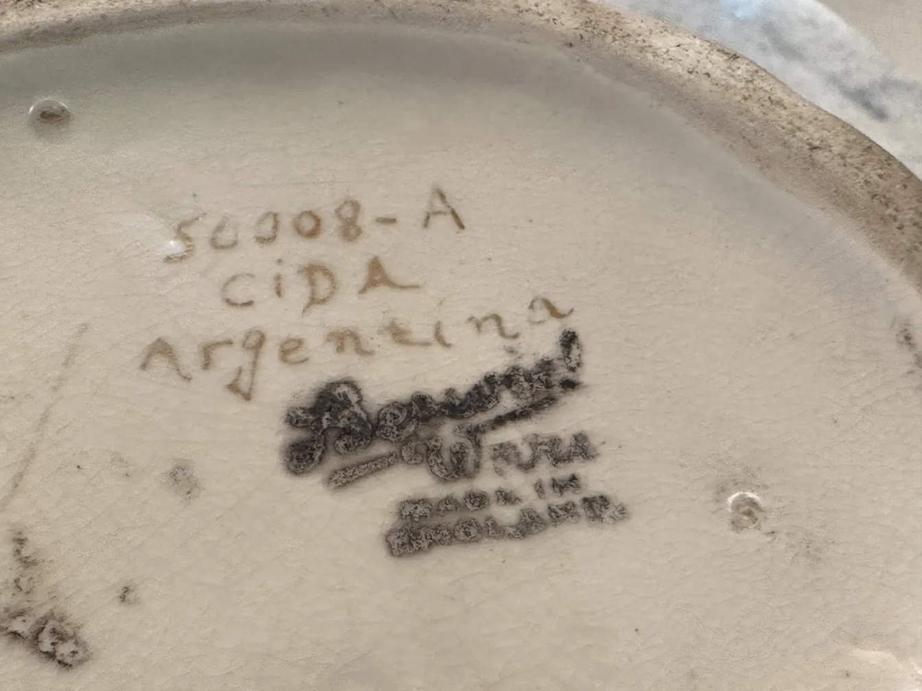 Antiga cerâmica com marcas Cipa da Argentina, decorativa.