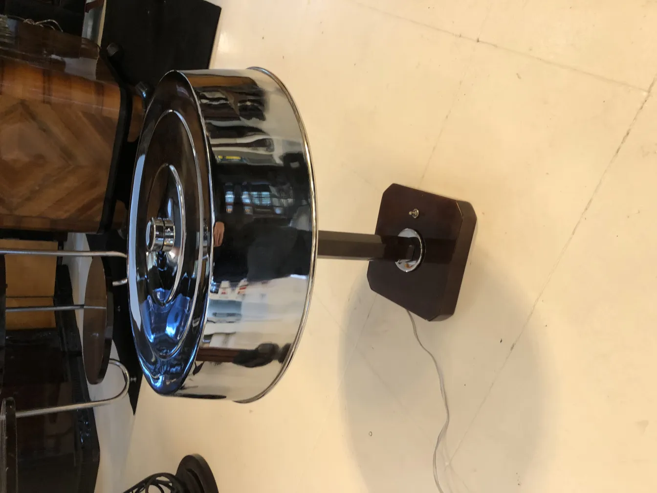 Antique table lamp with shiny finish, good lighting