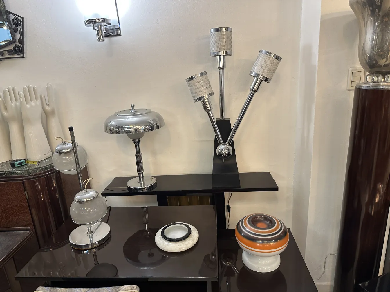 Antike Tischlampe mit elegantem Design und Dekorationen