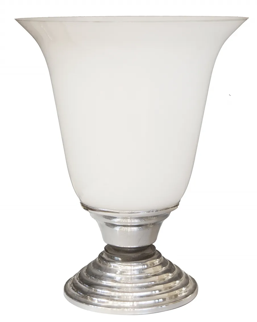 Antike Tischlampe mit runder Basis und elegantem Design.