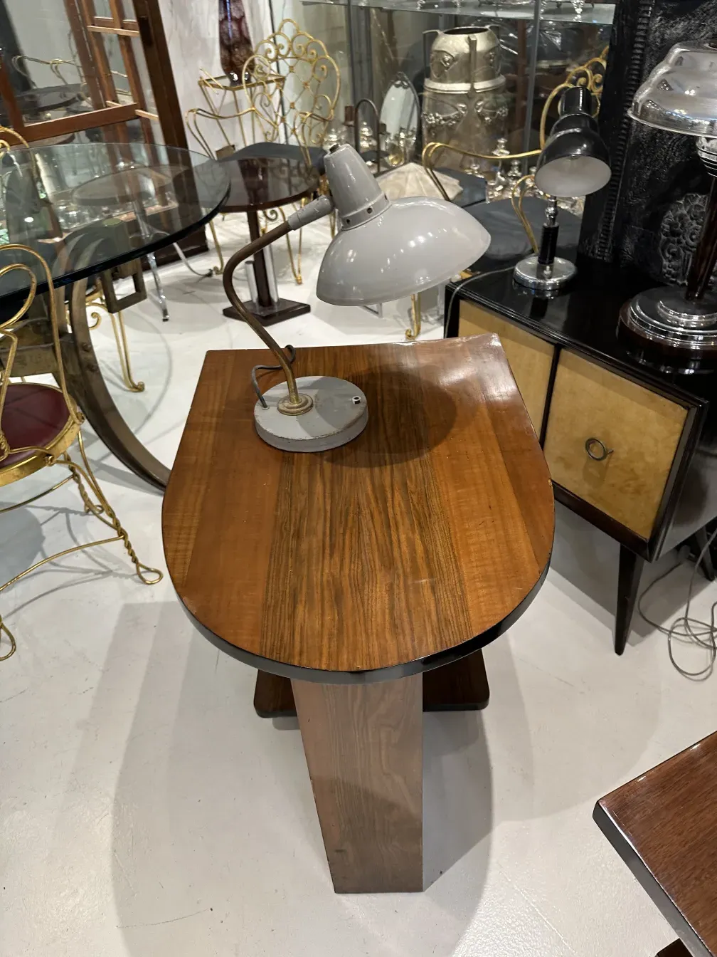 lampara de mesa antigua de diseño con brazo articulado, elegante