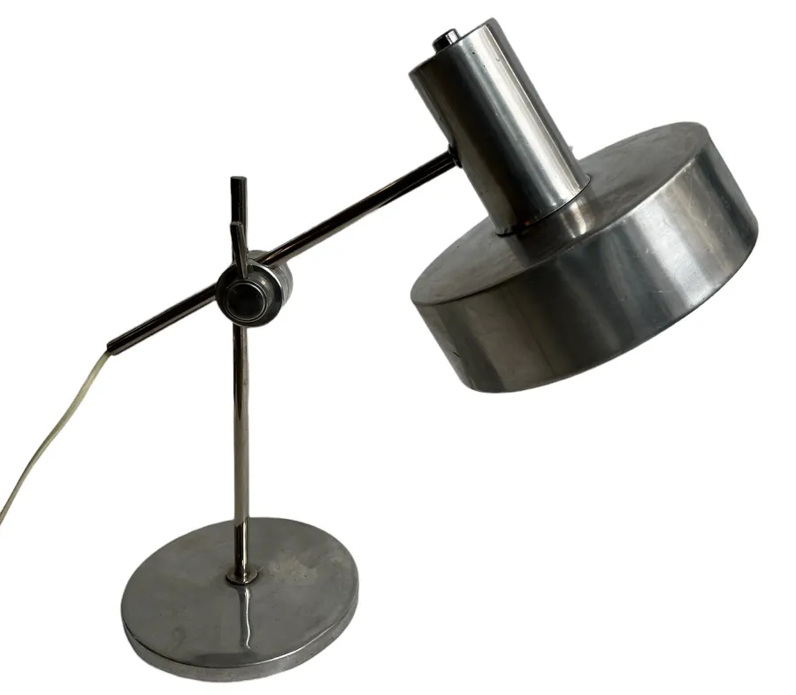 Lampada da tavolo antica con base rotonda, stile classico, luce per ufficio o studio.