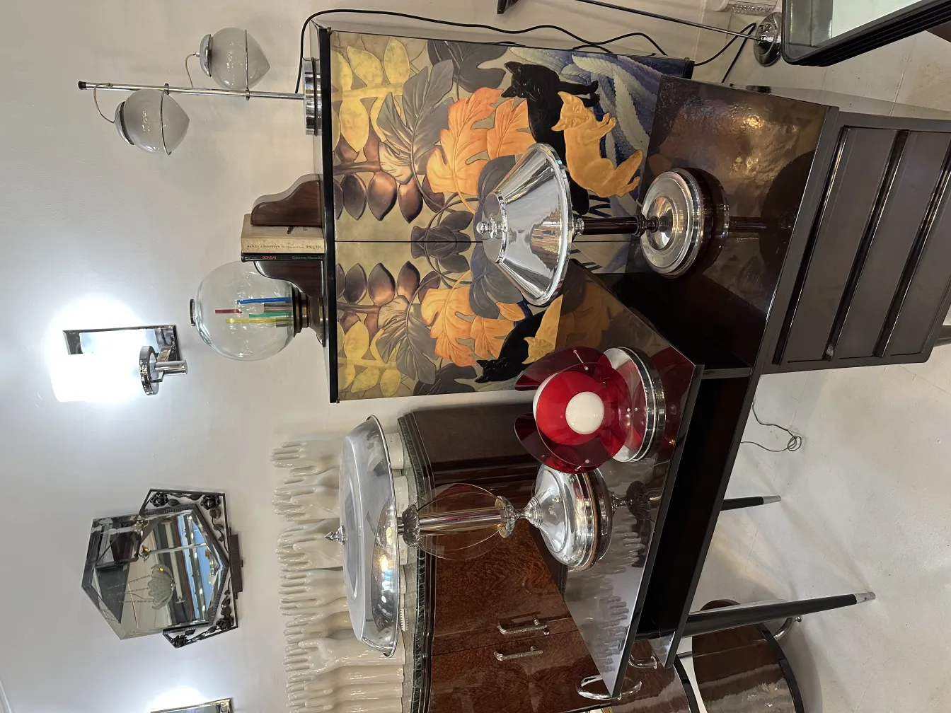 प्राचीन-टेबल-लैंप-चमकदार-बेस-आधुनिक-सजावट