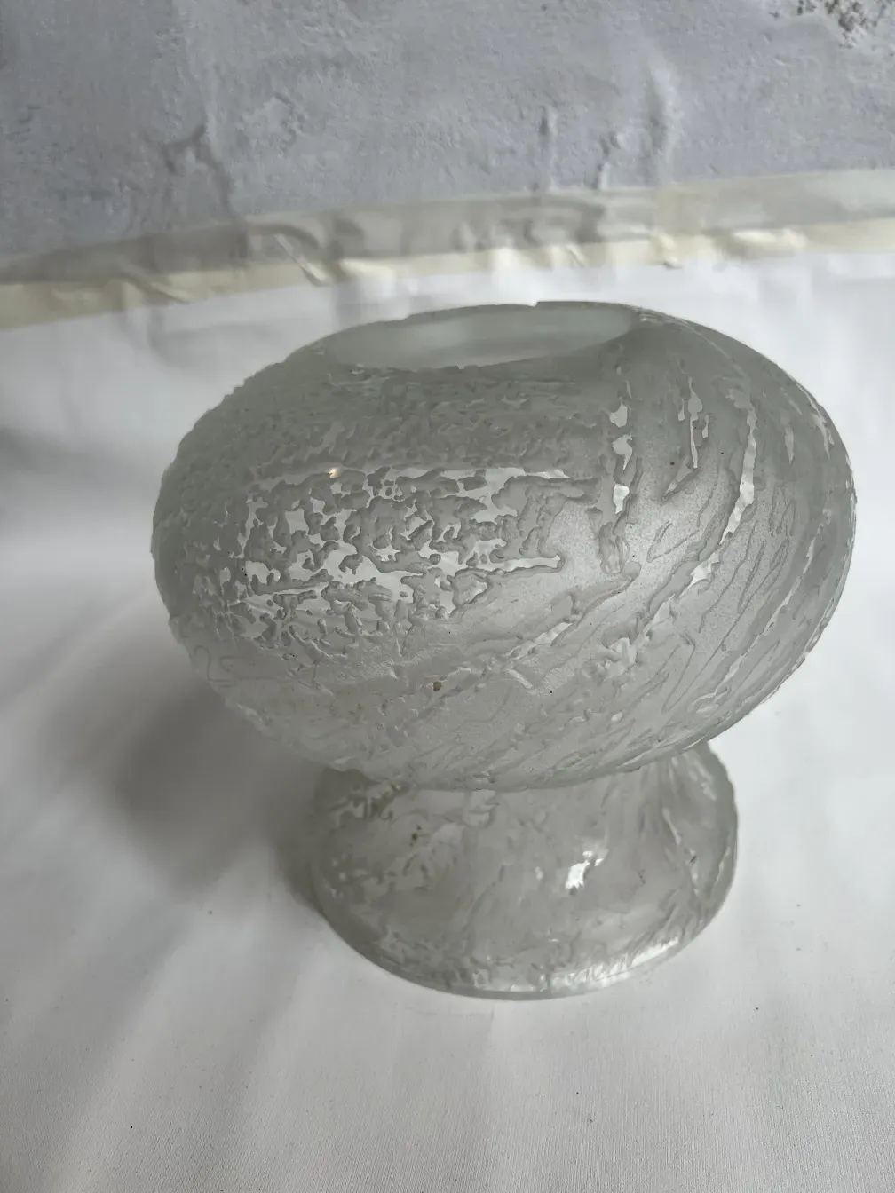 Antike Tischlampe aus Glas mit subtiler Textur