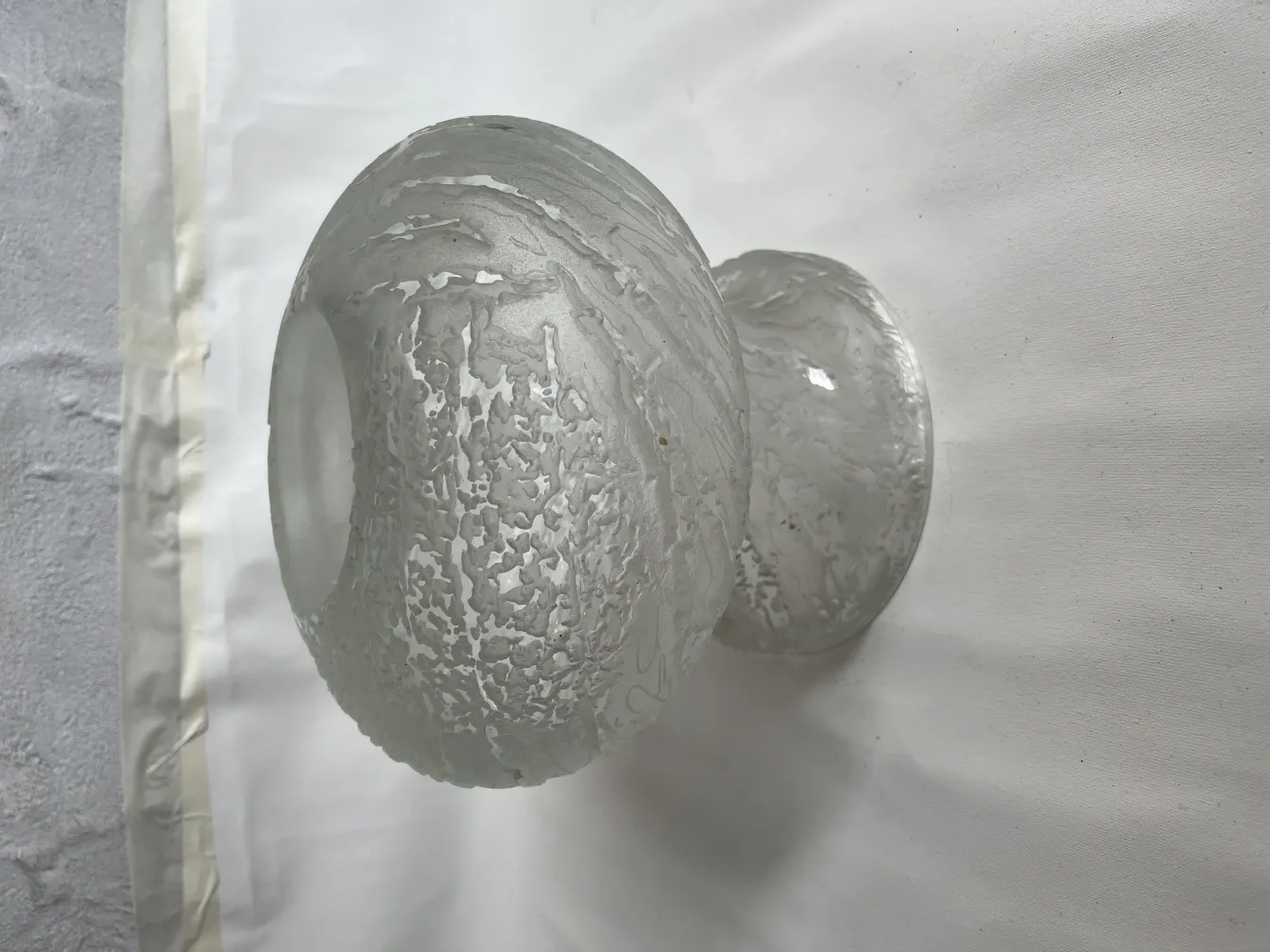 lampe de bureau antique avec un design délicat et doux, parfaite pour décorer n'importe quel environnement, mettant en valeur son style charmant