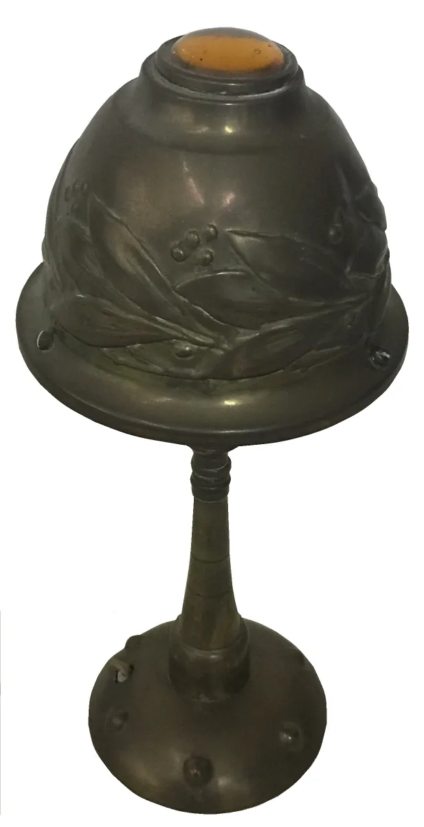 lampara de mesa antigua con base decorativa y diseño floral, iluminacion elegante para cualquier ambiente