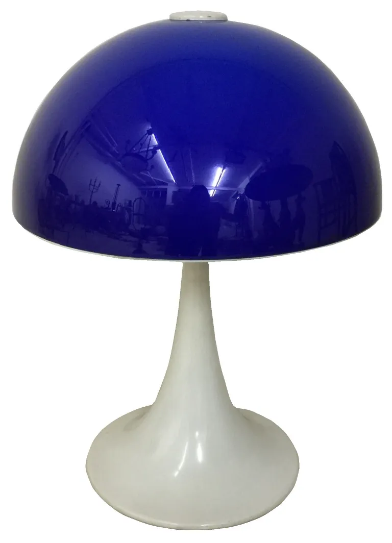 luminaria de mesa antiga com cúpula azul brilhante e base branca