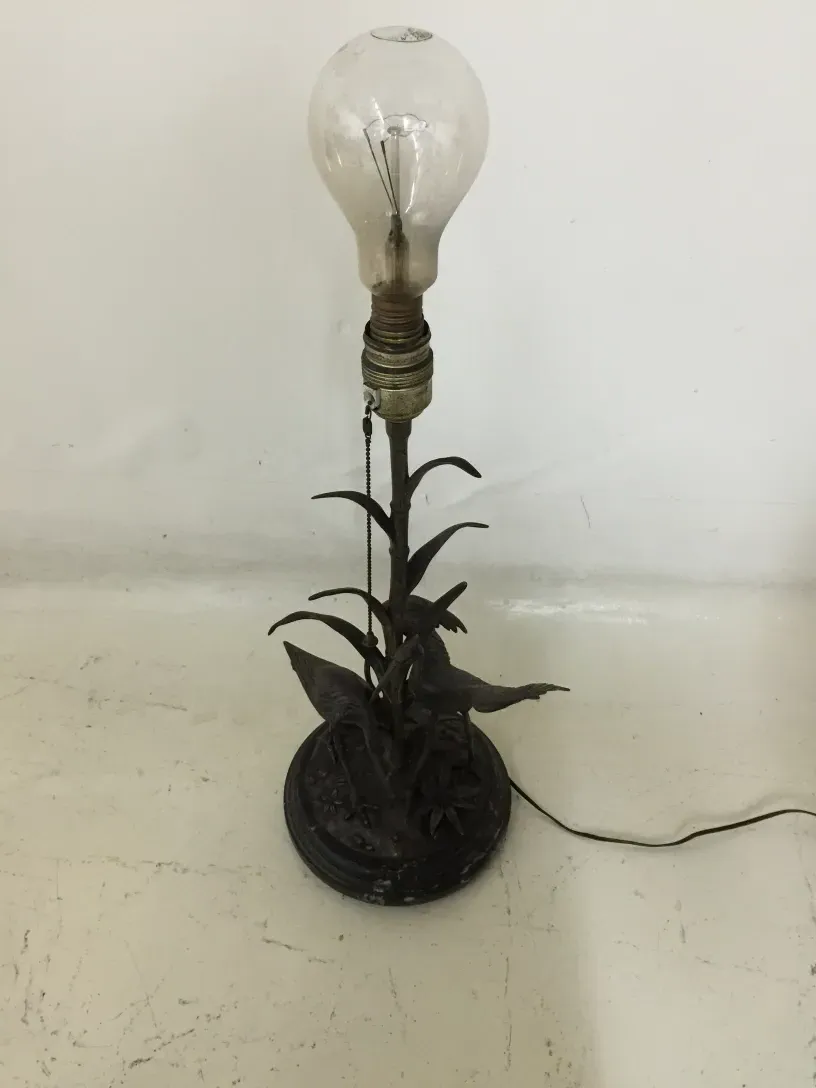 antique table lamp with decorative base, Figudo.