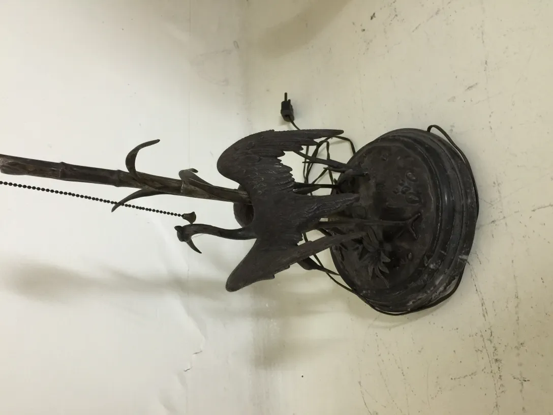 lampada da tavolo antica con decorazione di uccelli